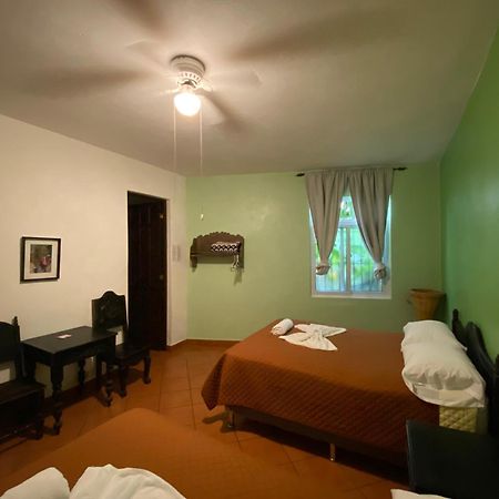 Mikaso Hotel San Pedro La Laguna Camera foto