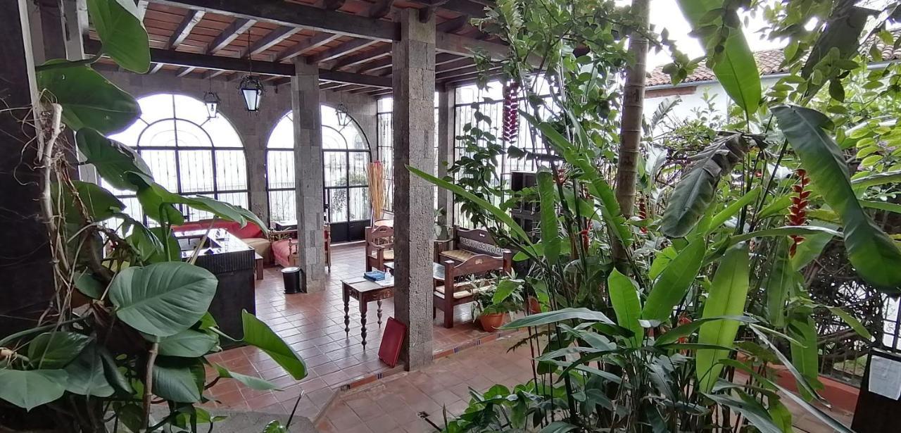 Mikaso Hotel San Pedro La Laguna Esterno foto