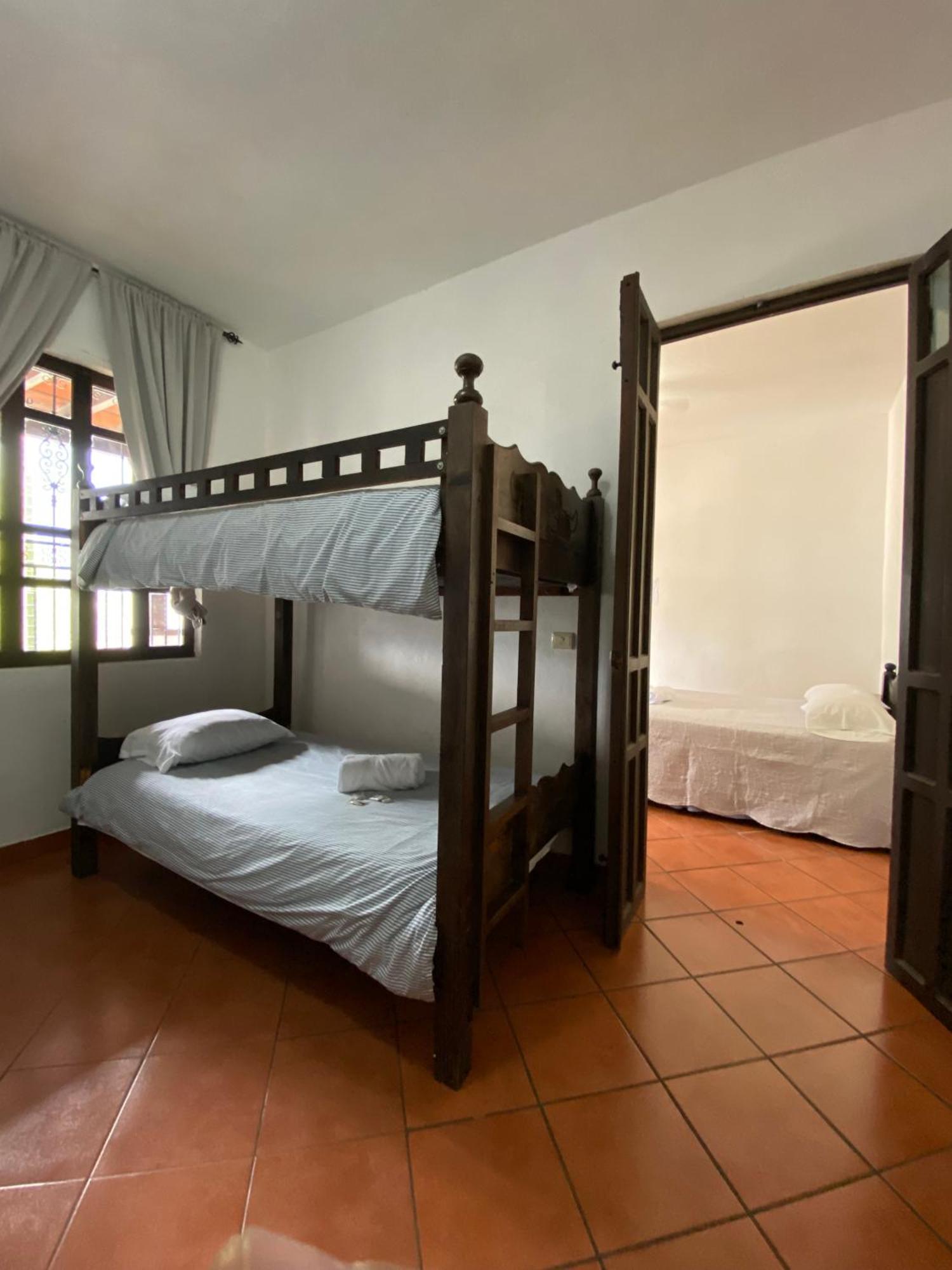 Mikaso Hotel San Pedro La Laguna Esterno foto