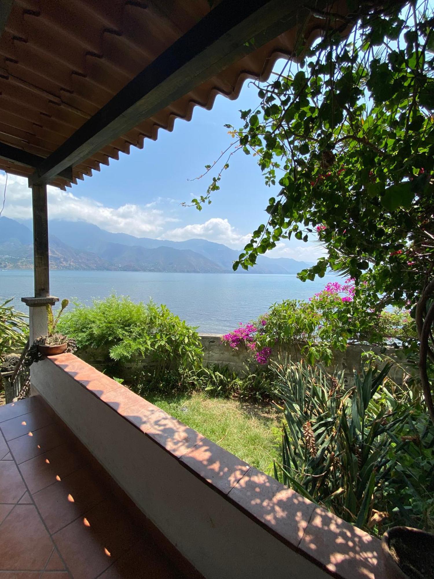 Mikaso Hotel San Pedro La Laguna Esterno foto
