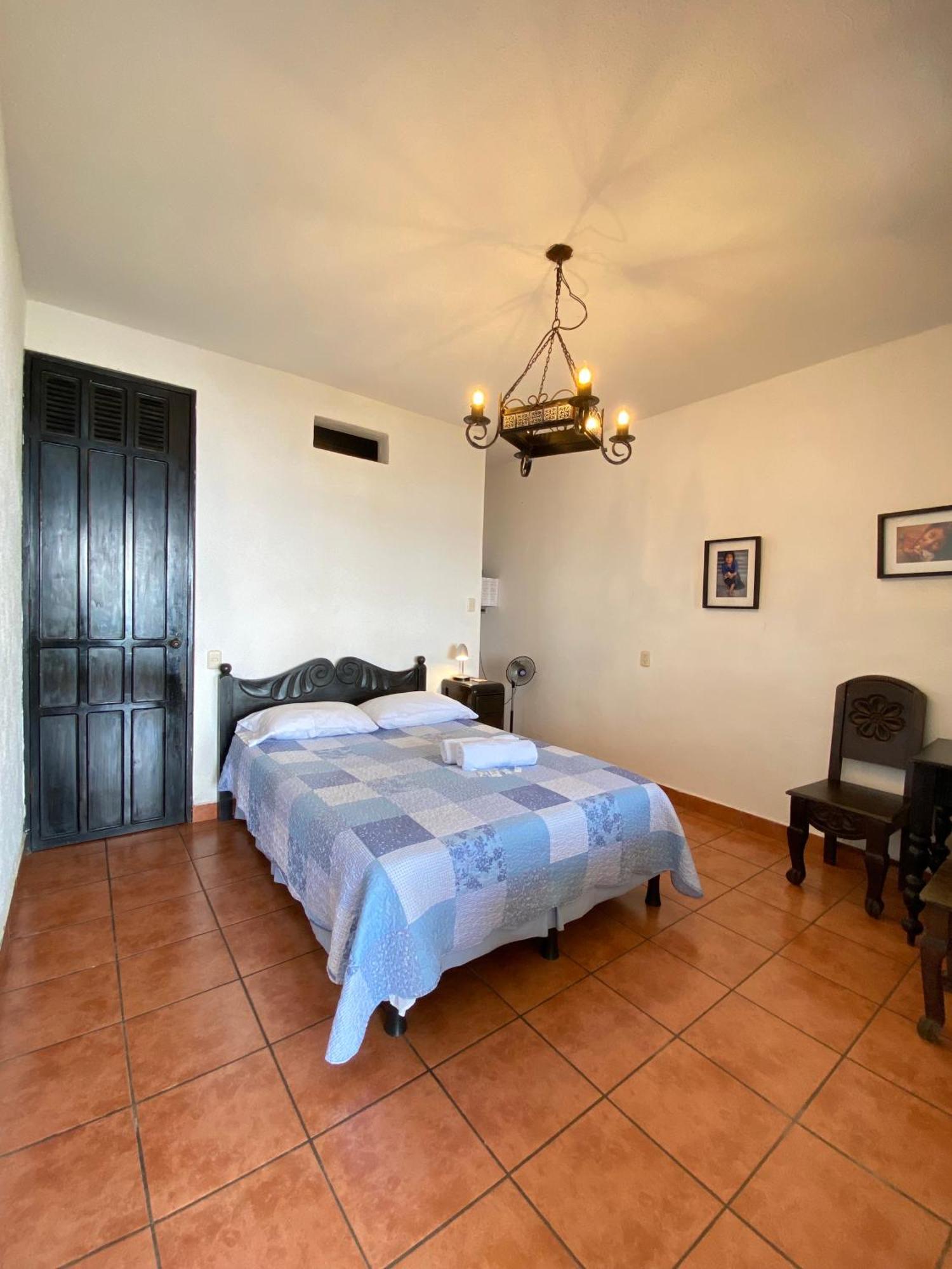 Mikaso Hotel San Pedro La Laguna Esterno foto
