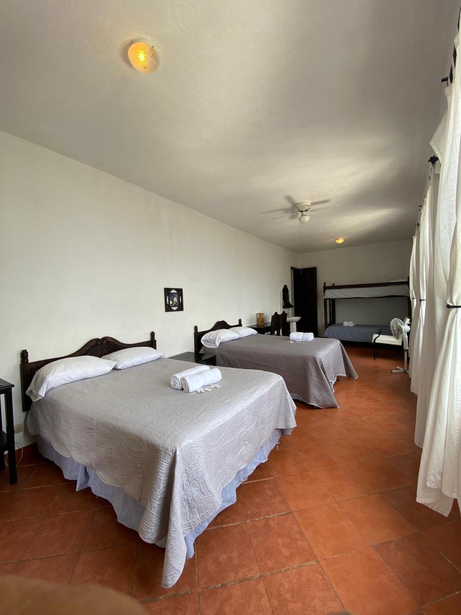 Mikaso Hotel San Pedro La Laguna Esterno foto