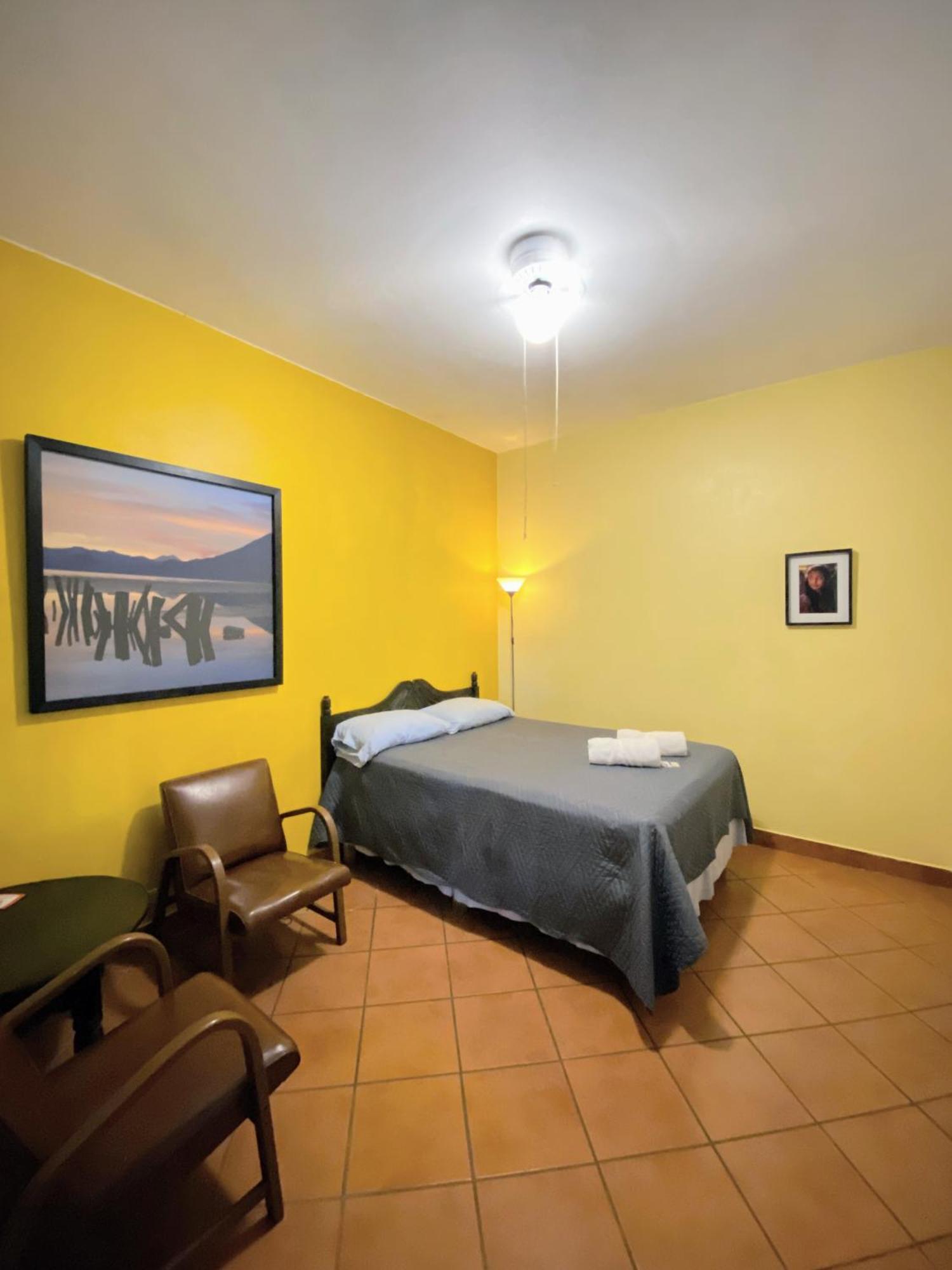 Mikaso Hotel San Pedro La Laguna Esterno foto