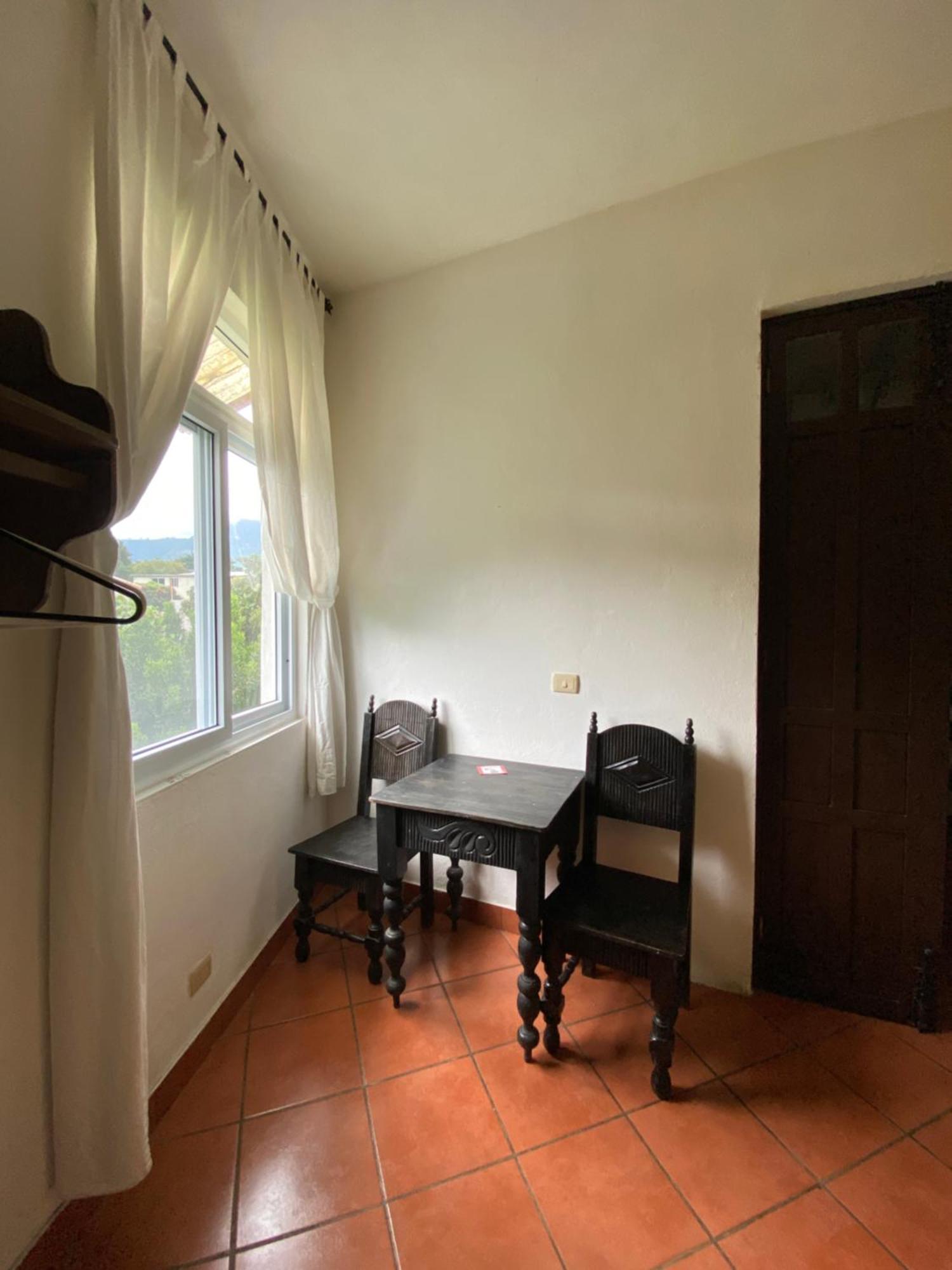 Mikaso Hotel San Pedro La Laguna Esterno foto