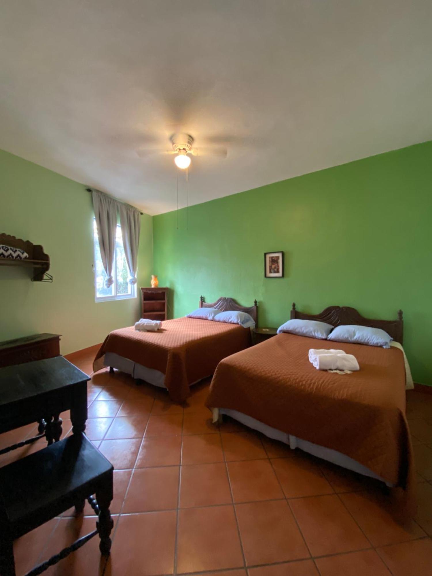 Mikaso Hotel San Pedro La Laguna Esterno foto